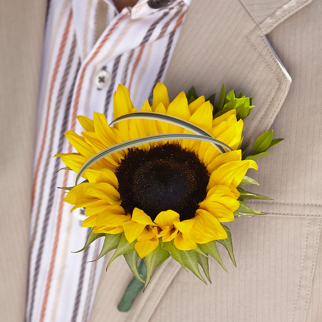 Free Spirit Boutonniere – MRS D'S FLOWER SHOP INC, Lakeland FL
