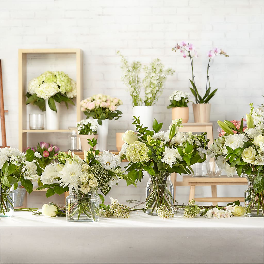 Classic Ivory – A Florist Original – MRS D'S FLOWER SHOP INC, Lakeland FL