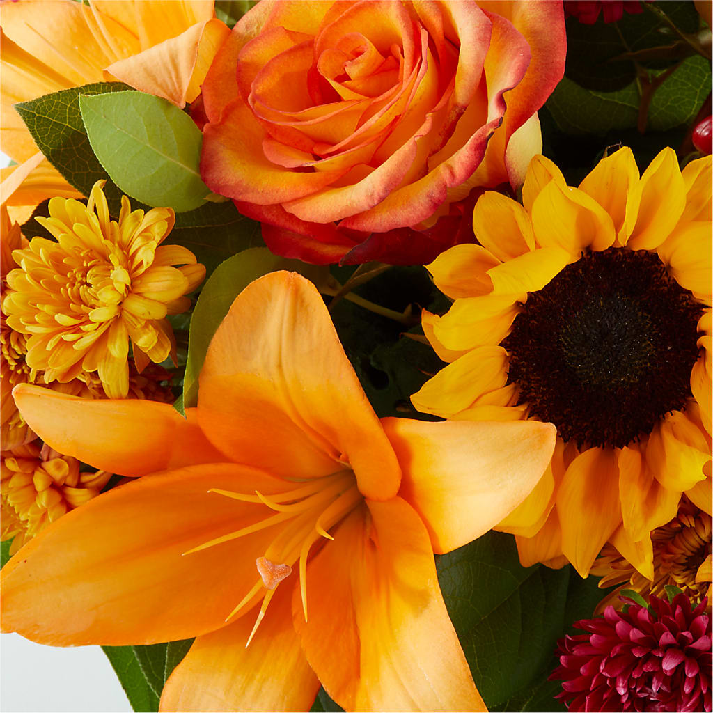 Grateful Centerpiece – MRS D'S FLOWER SHOP INC, Lakeland FL