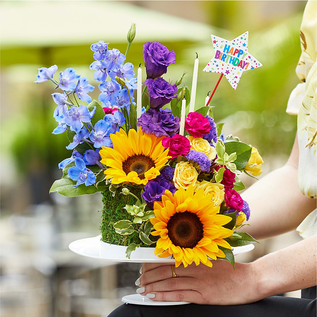 Star of the Day Floral Cake – MRS D'S FLOWER SHOP INC, Lakeland FL